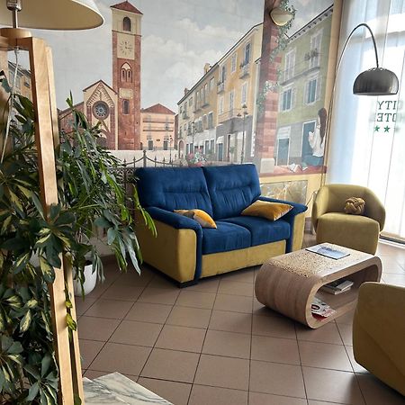 Hotel City Кивасо Екстериор снимка