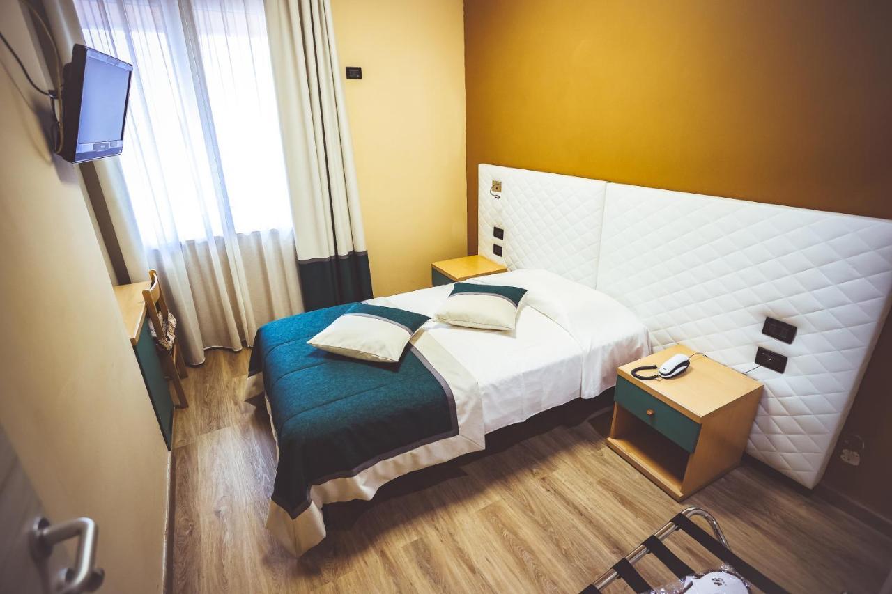 Hotel City Кивасо Екстериор снимка