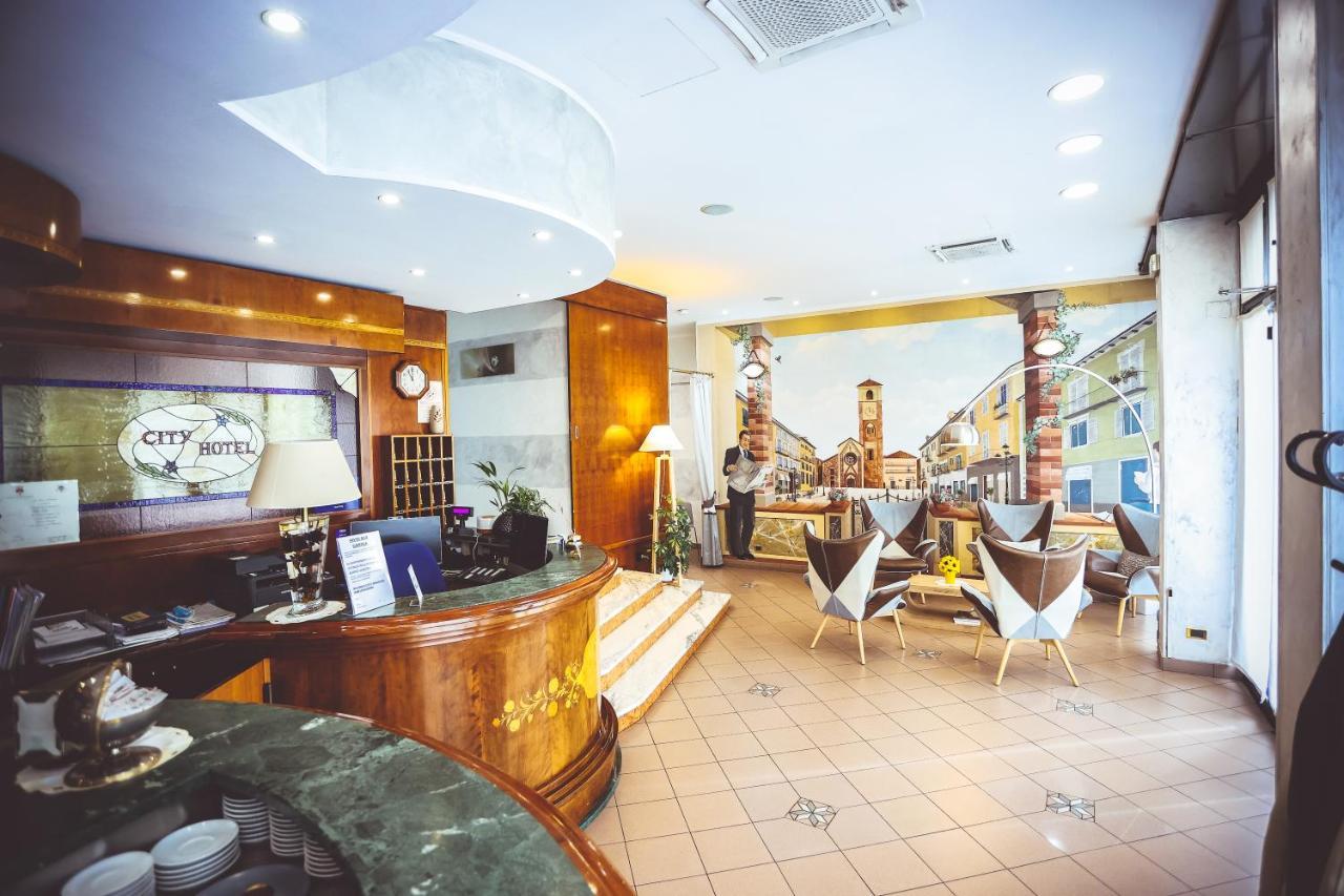 Hotel City Кивасо Екстериор снимка