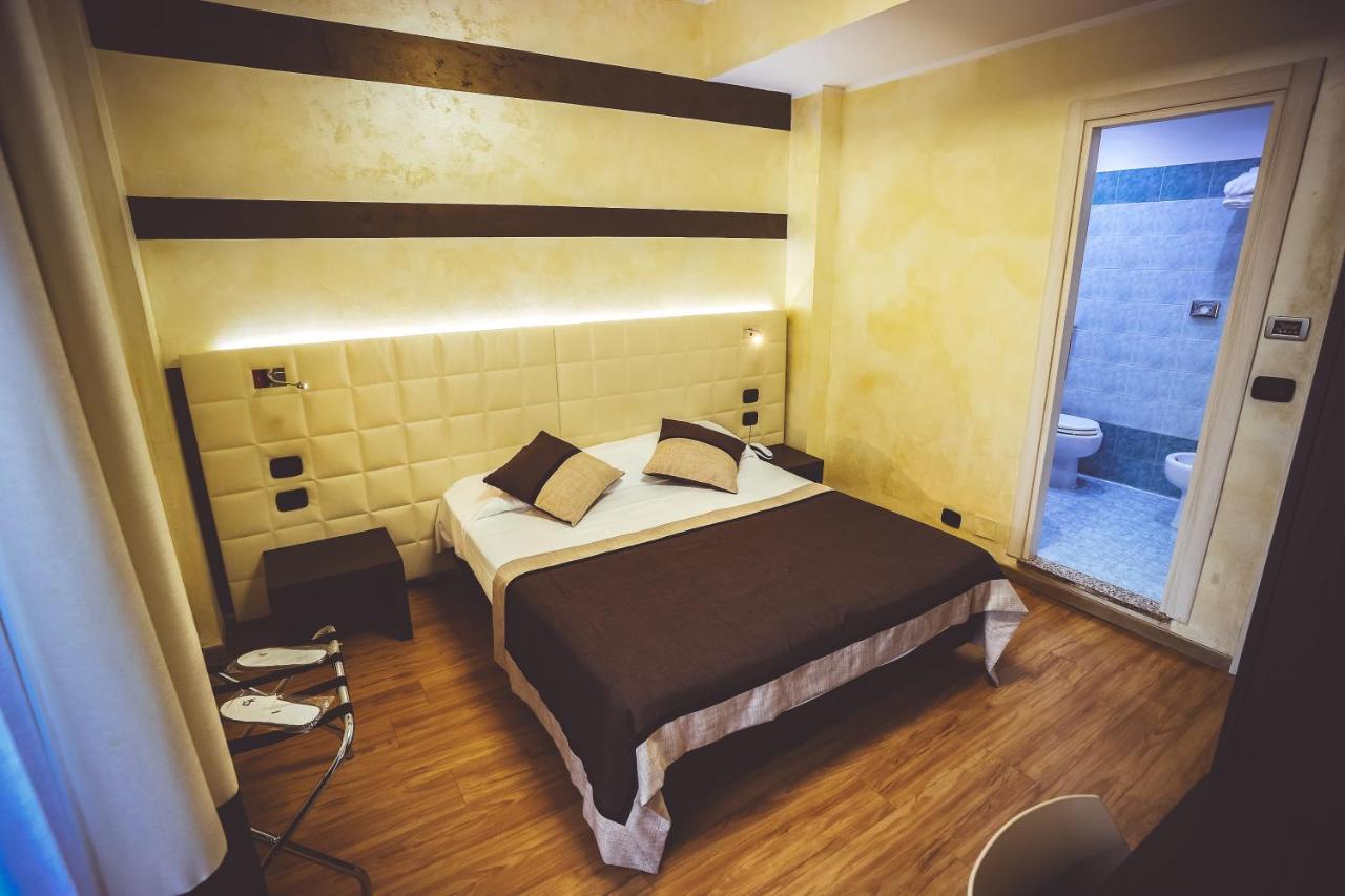 Hotel City Кивасо Екстериор снимка