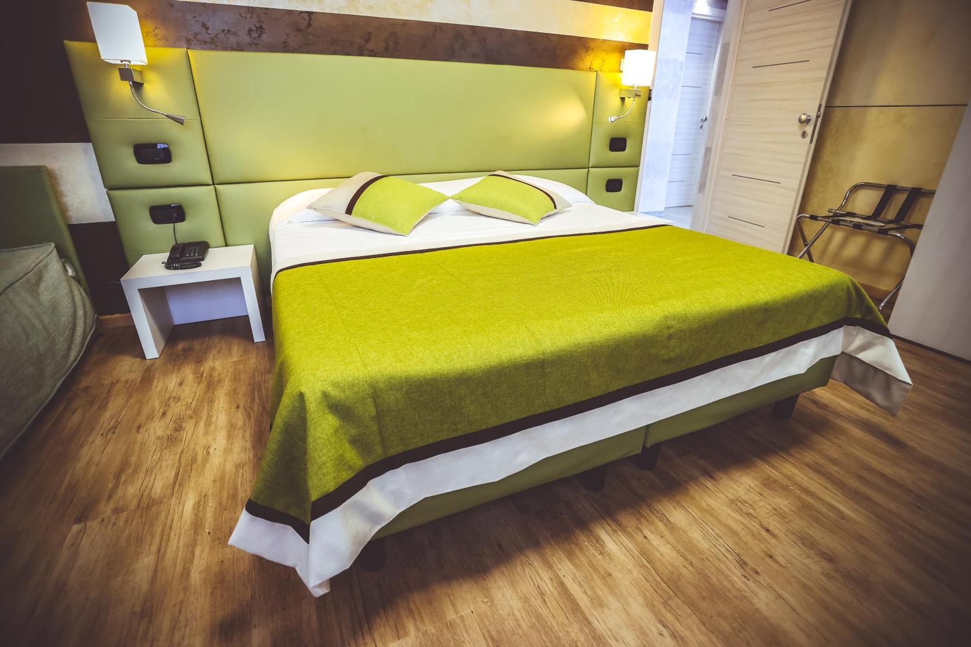 Hotel City Кивасо Екстериор снимка