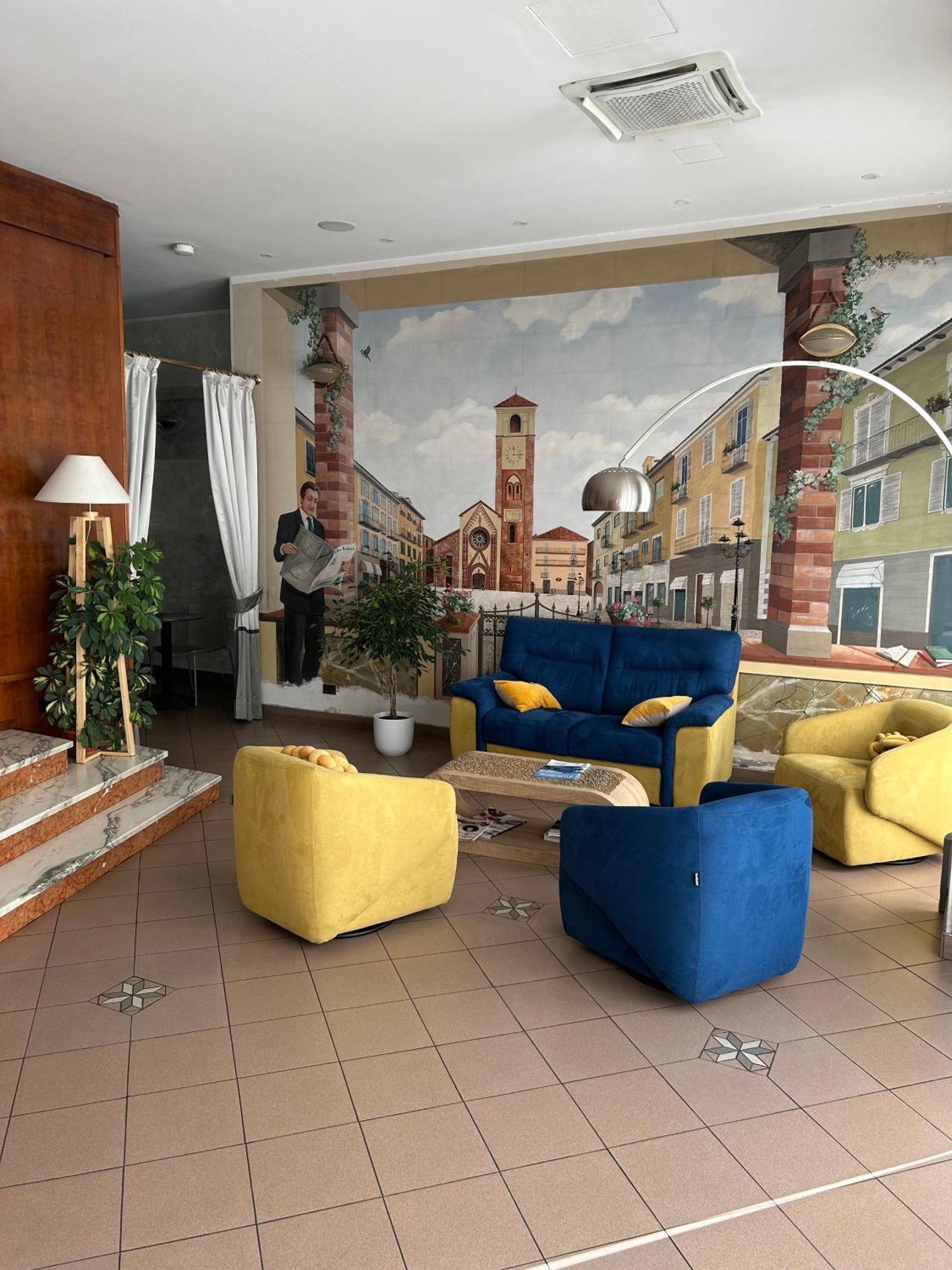 Hotel City Кивасо Екстериор снимка