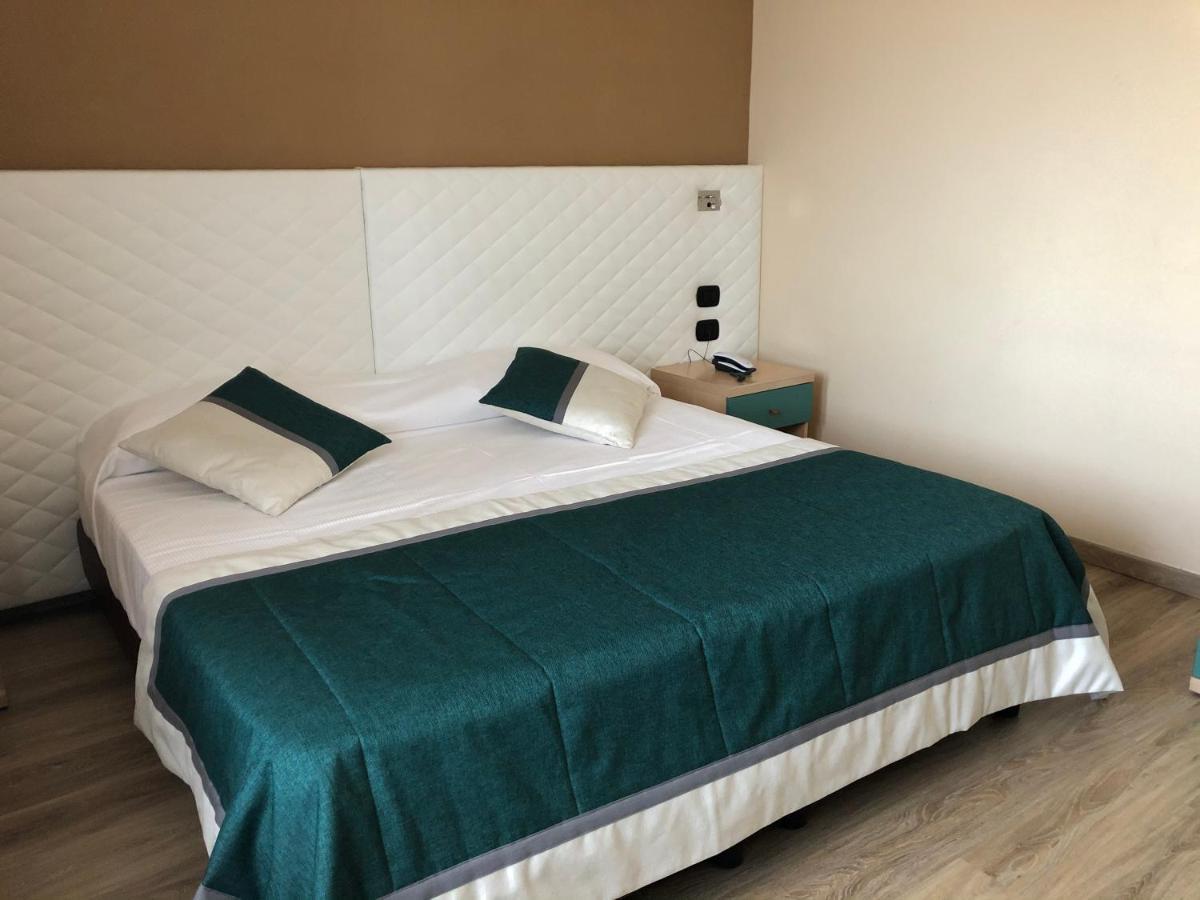 Hotel City Кивасо Екстериор снимка