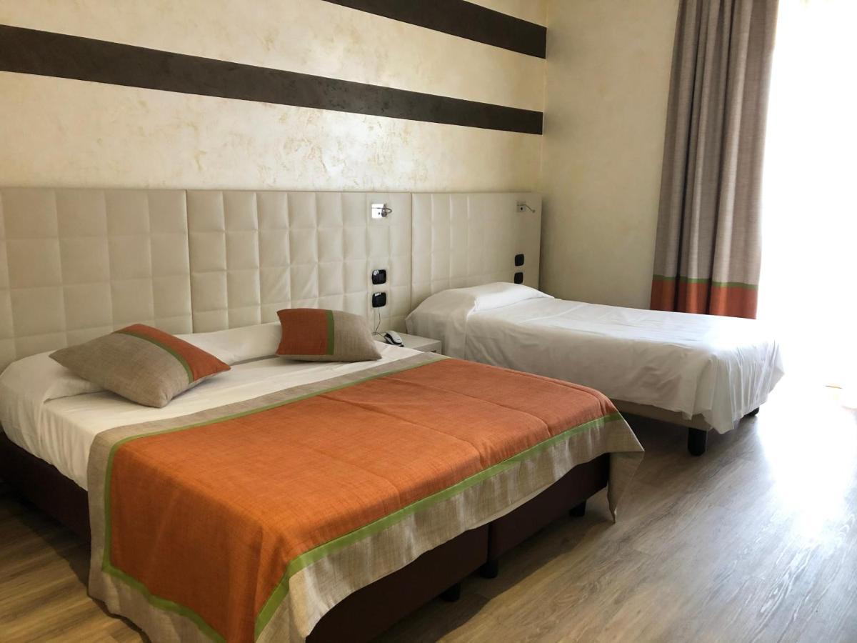 Hotel City Кивасо Екстериор снимка