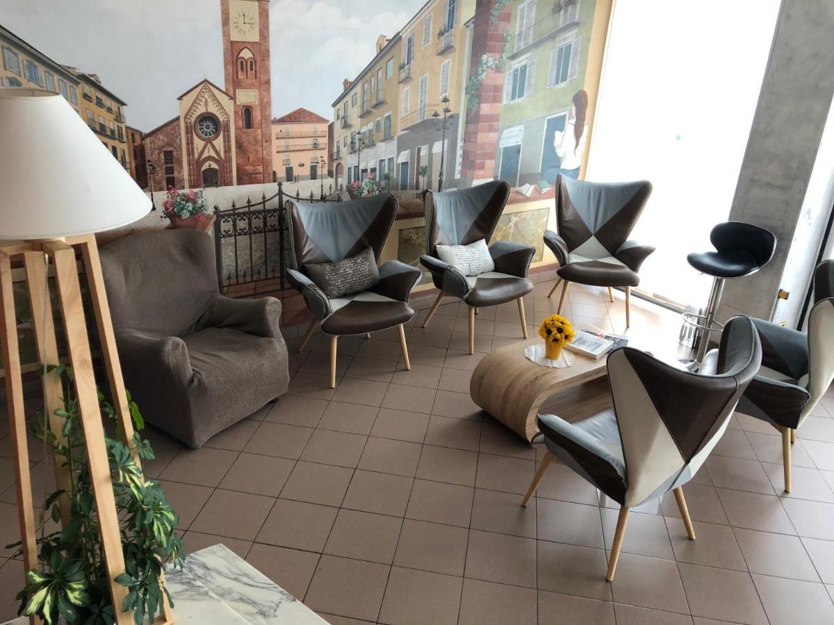 Hotel City Кивасо Екстериор снимка