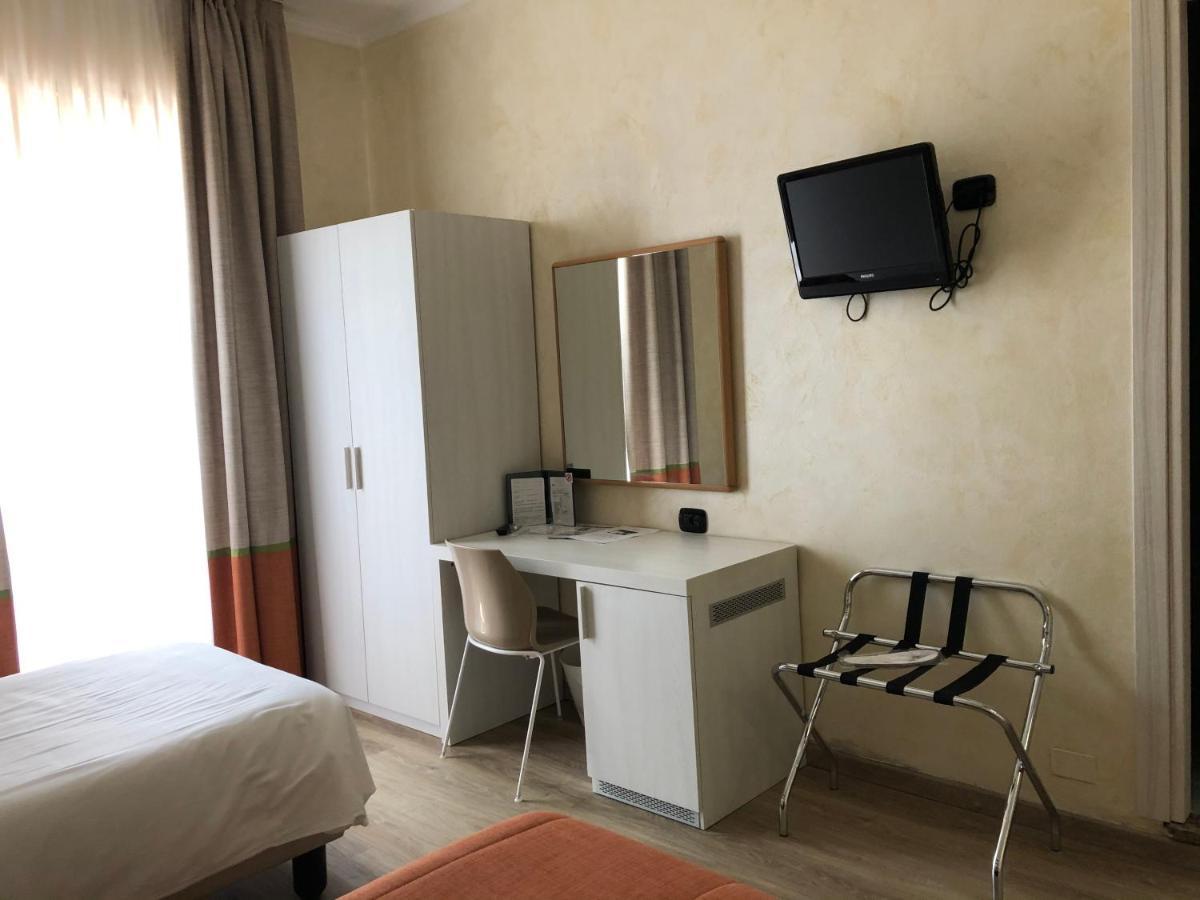 Hotel City Кивасо Екстериор снимка